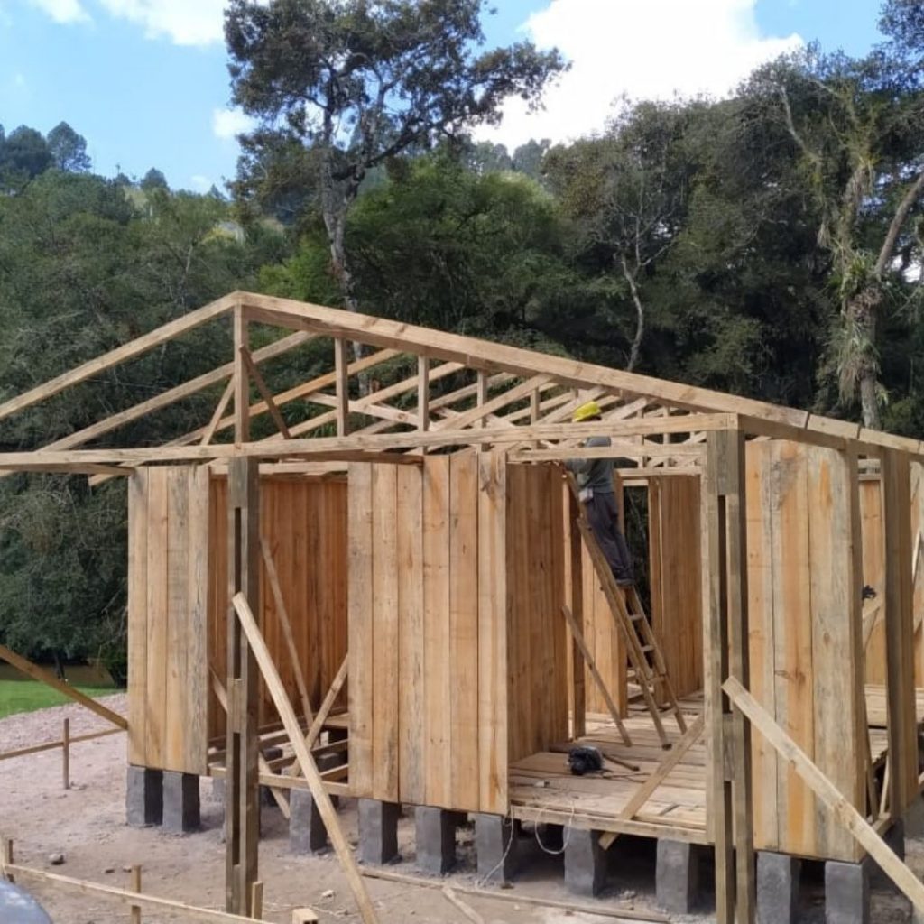 construção de casa de madeira em curitiba