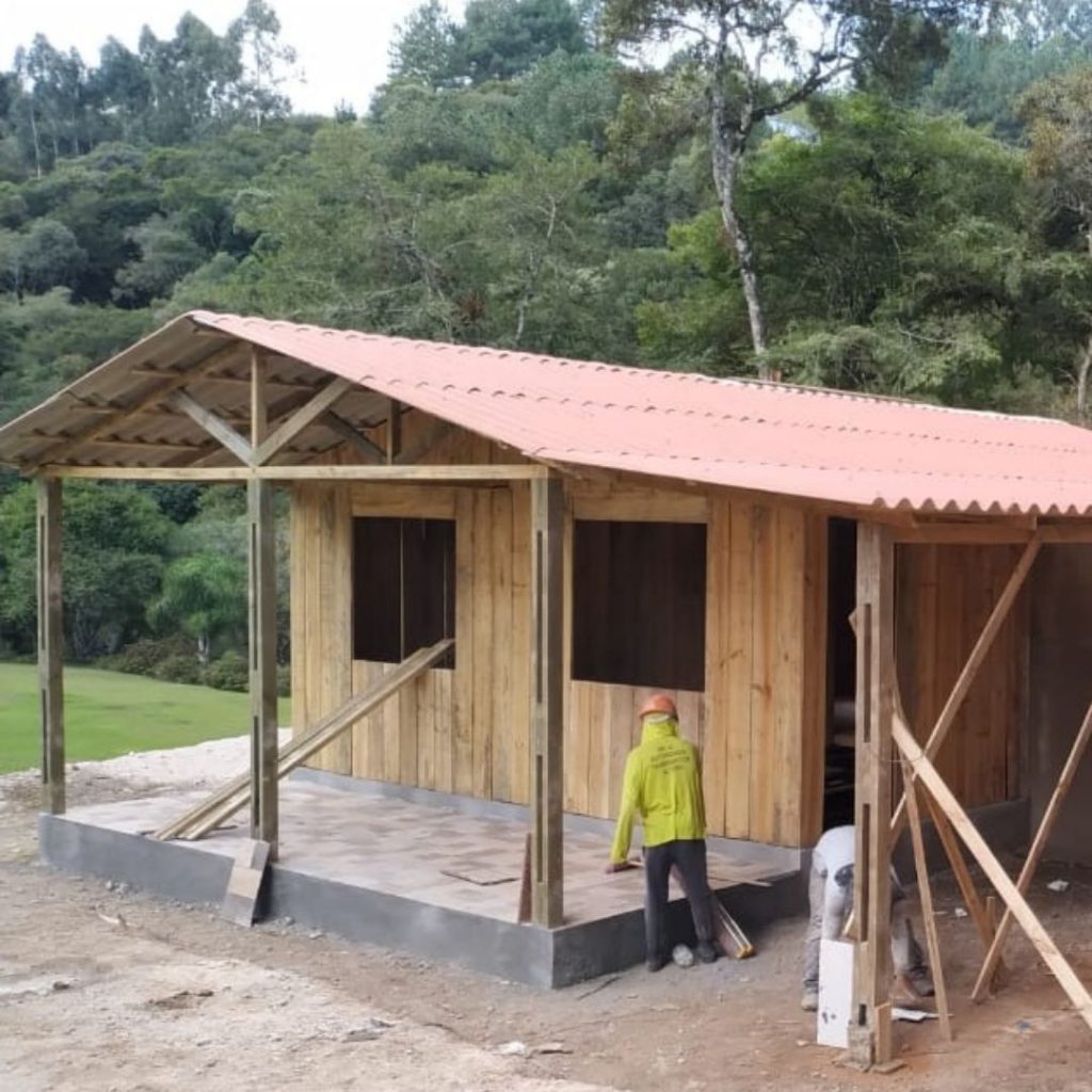 construção de casa de madeira em curitiba